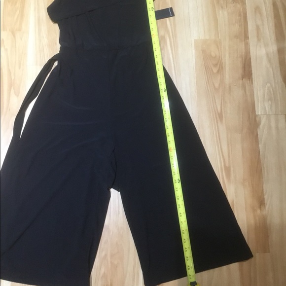 Black cropped jumpsuit with tie belt waist, NWT. SIZE Large. - Picture 5 of 9